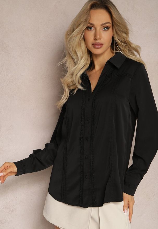 Renee - Czarna Koszula Ozdobiona Subtelną Koronką Anelima. Kolor: czarny. Materiał: koronka. Wzór: aplikacja, koronka. Styl: elegancki
