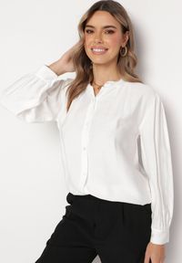 Born2be - Biała Koszula z Plisowanymi Rękawami Yelia. Kolor: biały. Styl: elegancki #4