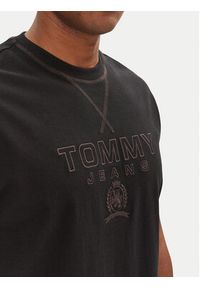 Tommy Jeans T-Shirt Tonal Crest DM0DM20805 Czarny Relaxed Fit. Kolor: czarny. Materiał: bawełna