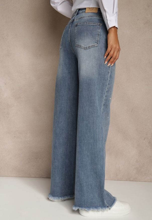 Renee - Niebieskie Szerokie Jeansy High Waist z Cyrkoniowymi Aplikacjami Sireilure. Stan: podwyższony. Kolor: niebieski. Wzór: aplikacja. Styl: klasyczny