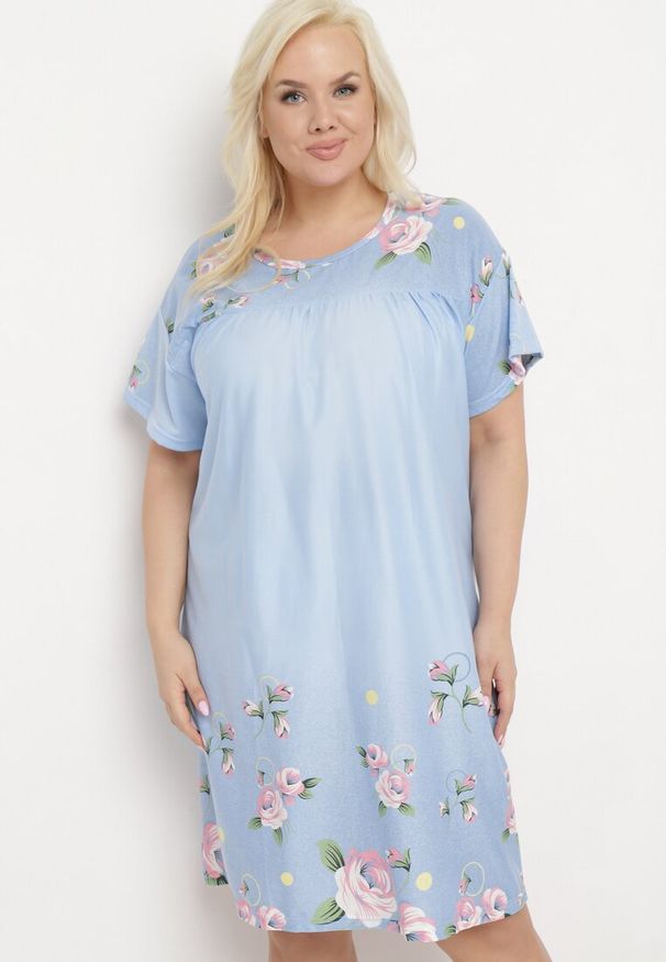 Born2be - Niebieska Koszula Nocna w Kwiatowy Wzór z Krótkim Rękawem Seliaane. Kolekcja: plus size. Kolor: niebieski. Długość: krótkie. Wzór: kwiaty