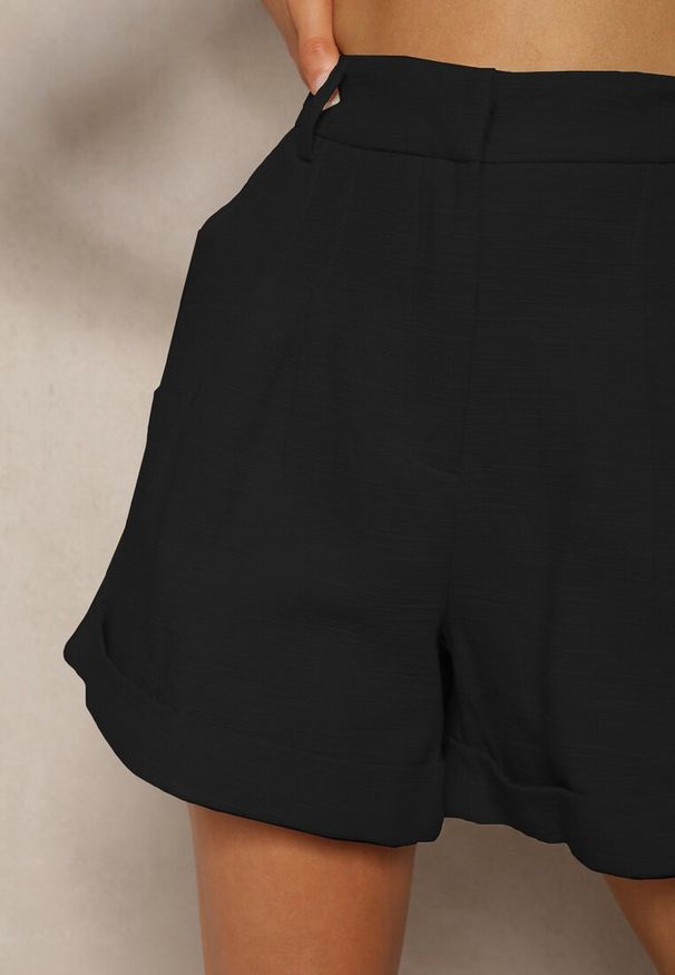 Renee - Czarne Luźne Szorty Bermudy z Bawełny High Waist Farsefia. Stan: podwyższony. Kolor: czarny. Materiał: bawełna