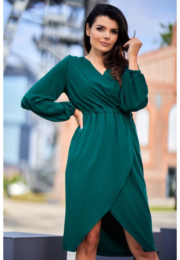 Awama - Wizytowa Sukienka Kopertowa - Zielona. Kolor: zielony. Materiał: elastan, wiskoza. Typ sukienki: kopertowe. Styl: wizytowy