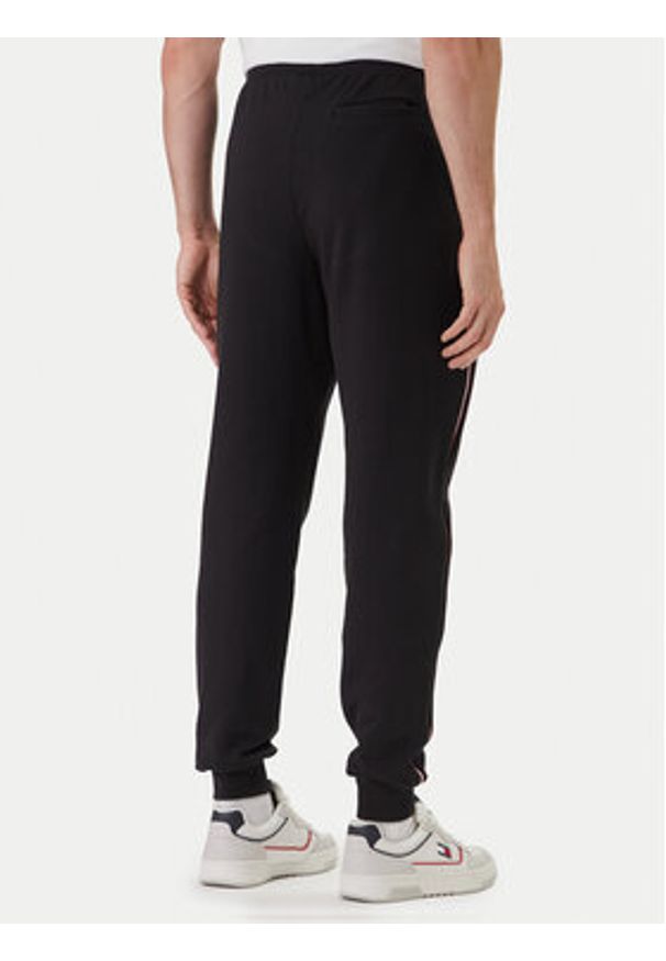 TOMMY HILFIGER - Tommy Hilfiger Spodnie dresowe Global Stripe MW0MW42882 Czarny Regular Fit. Kolor: czarny. Materiał: bawełna