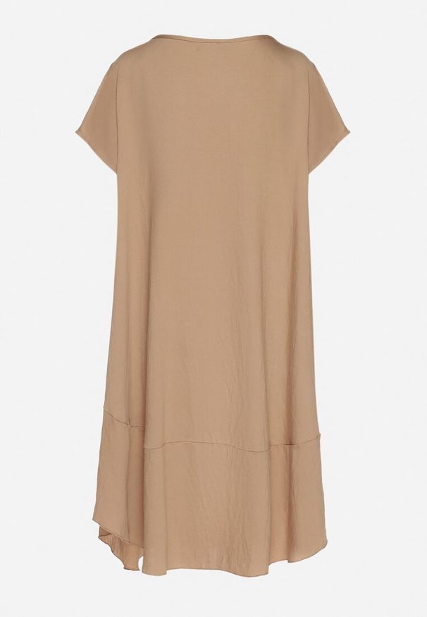 Born2be - Ciemnobeżowa Rozkloszowana Wiskozowa Sukienka Trivoria. Okazja: na co dzień. Kolor: beżowy. Materiał: wiskoza. Długość rękawa: krótki rękaw. Typ sukienki: rozkloszowane. Styl: casual, elegancki