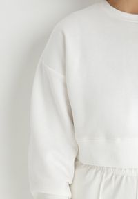 Born2be - Biała Bluza Oversize Aza. Kolor: biały. Materiał: polar. Długość: krótkie. Wzór: gładki #4