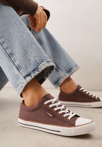 Born2be - Brązowe Klasyczne Trampki do Kostki z Lamówką przy Podeszwie Kasiope. Okazja: na co dzień. Kolor: brązowy. Materiał: jeans. Styl: klasyczny #2