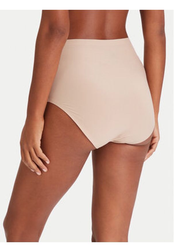Chantelle Figi klasyczne z wysokim stanem Soft Stretch Plus Size C11370 Beżowy. Stan: podwyższony. Kolekcja: plus size. Kolor: beżowy. Materiał: syntetyk