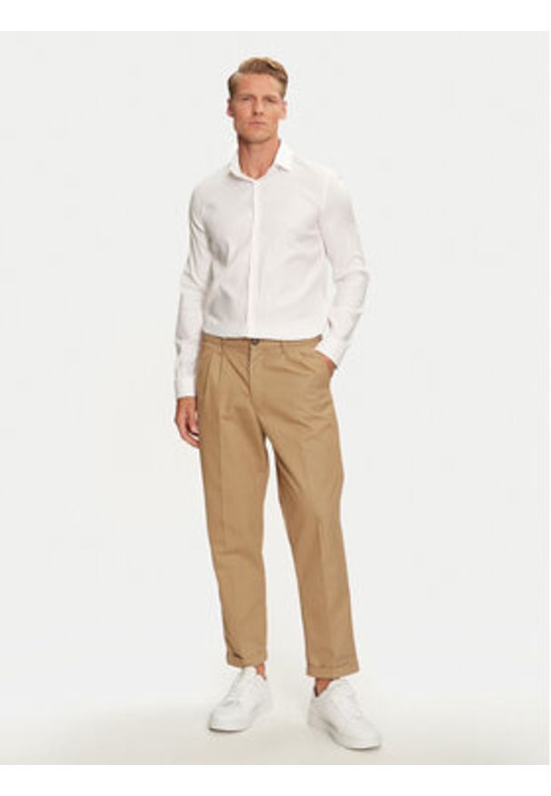 Calvin Klein Koszula K10K113528 Biały Slim Fit. Kolor: biały. Materiał: bawełna