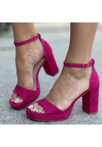POTOCKI - Fuksja zamszowe sandały damskie na platformie Potocki 31001. Kolor: różowy. Materiał: zamsz. Obcas: na platformie #1