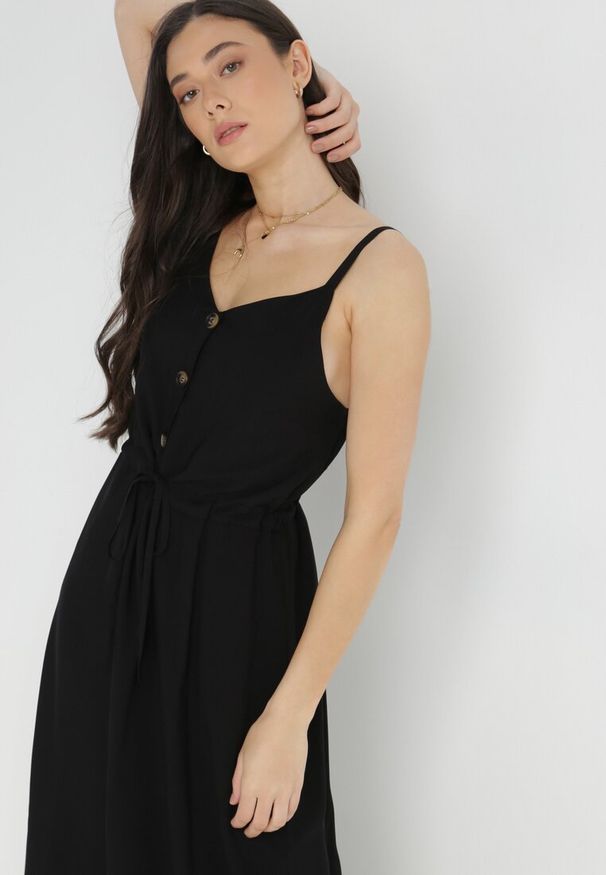 Born2be - Czarna Sukienka z Wiskozy Xelpiroe. Okazja: na co dzień. Kolor: czarny. Wzór: aplikacja, gładki. Typ sukienki: proste. Materiał: wiskoza. Długość rękawa: na ramiączkach. Sezon: lato. Styl: casual. Długość: maxi