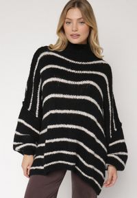 Born2be - Czarny Golf Oversize w Paski z Domieszką Wełny i Wiskozy Nexeia. Okazja: na co dzień. Typ kołnierza: golf. Kolor: czarny. Materiał: wełna, wiskoza. Wzór: paski. Styl: klasyczny, casual, elegancki #7