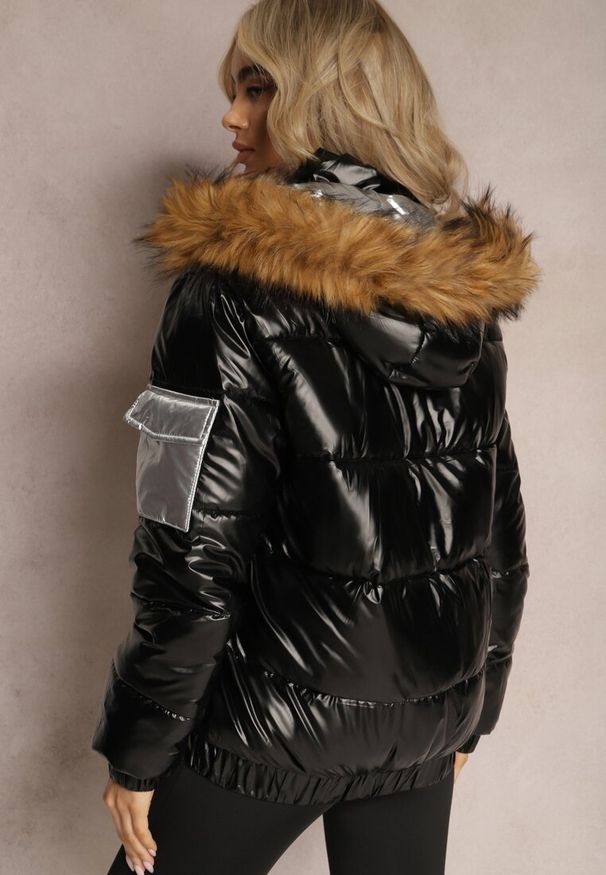Renee - Czarna Kurtka Actynome. Kolor: czarny. Materiał: futro. Styl: klasyczny