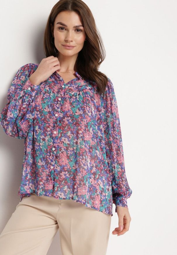 Born2be - Niebiesko-Fioletowa Koszula z Transparentnego Materiału w Kwiaty Nomerttia. Kolor: niebieski. Materiał: materiał. Wzór: kwiaty