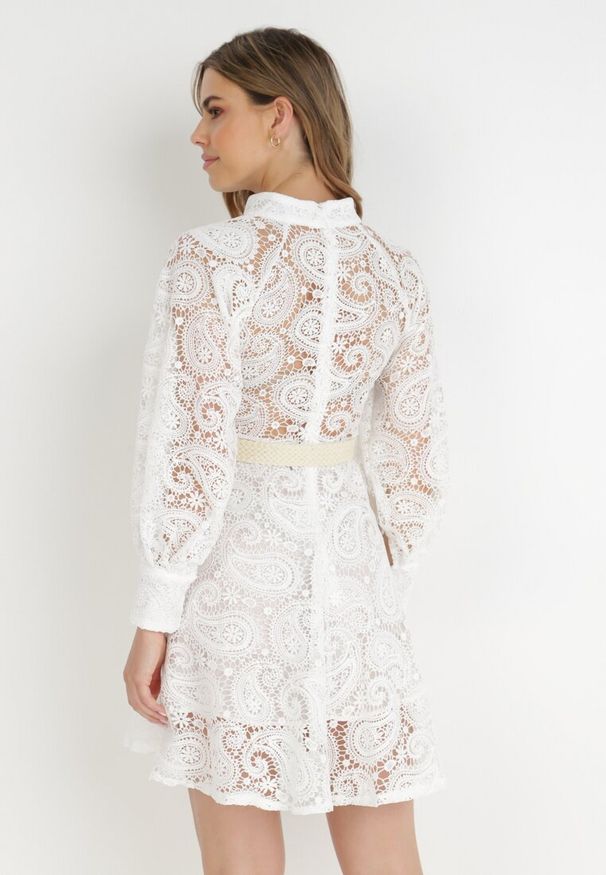 Born2be - Biała Sukienka Rhenitrite. Kolor: biały. Materiał: koronka. Wzór: aplikacja. Sezon: lato. Typ sukienki: rozkloszowane. Styl: klasyczny. Długość: mini