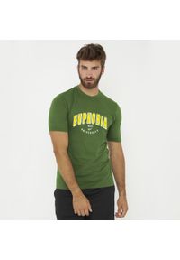 LEGEA - T-shirt bawełniany męski EUPHORIA. Kolor: zielony. Materiał: bawełna. Długość rękawa: krótki rękaw. Długość: krótkie. Wzór: nadruk. Sport: fitness #1