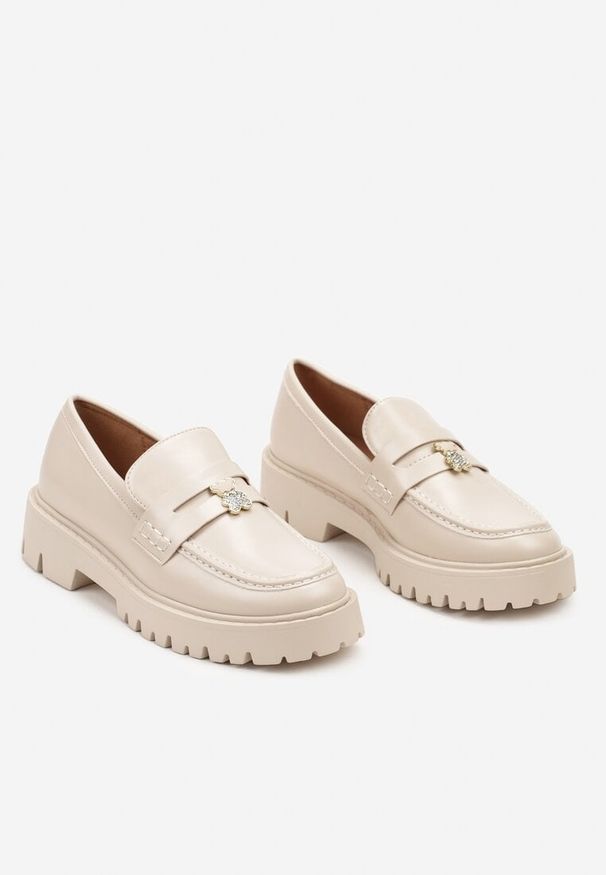 Born2be - Beżowe Płaskie Mokasyny z Aplikacją Misia Onivia. Okazja: na co dzień. Kolor: beżowy. Materiał: jeans. Wzór: aplikacja. Sezon: wiosna, jesień. Styl: elegancki, casual