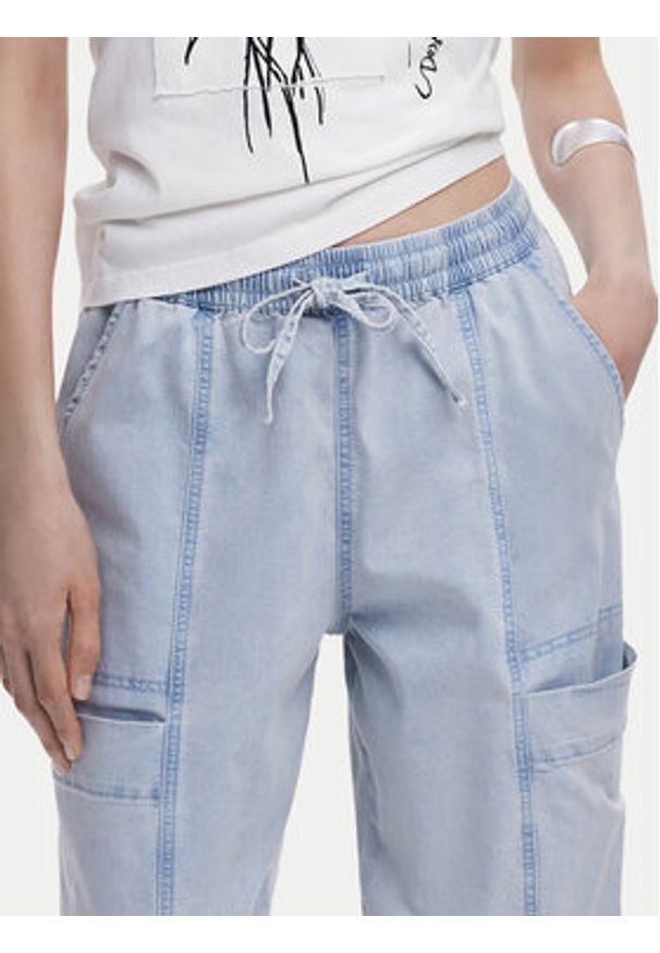 Desigual Jeansy Georgia 25SWDD42 Niebieski Loose Fit. Kolor: niebieski