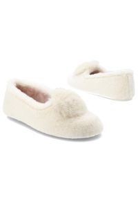 Białe Kapcie Macarena Wsuwane Ocieplane Obuwie Damskie. Okazja: do domu. Zapięcie: bez zapięcia. Kolor: biały. Materiał: materiał. Wzór: aplikacja #4