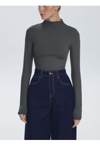 Reserved - Longsleeve ze stójką - szary. Typ kołnierza: kołnierzyk stójkowy. Kolor: szary. Materiał: dzianina. Długość rękawa: długi rękaw. Wzór: gładki #1