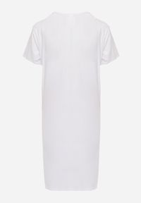 Born2be - Biała Pudełkowa Sukienka T-shirtowa z Bawełny w Minimalistycznym Stylu Ipagea. Okazja: na co dzień, na randkę, do pracy. Kolor: biały. Materiał: bawełna. Typ sukienki: proste. Styl: casual, klasyczny #7