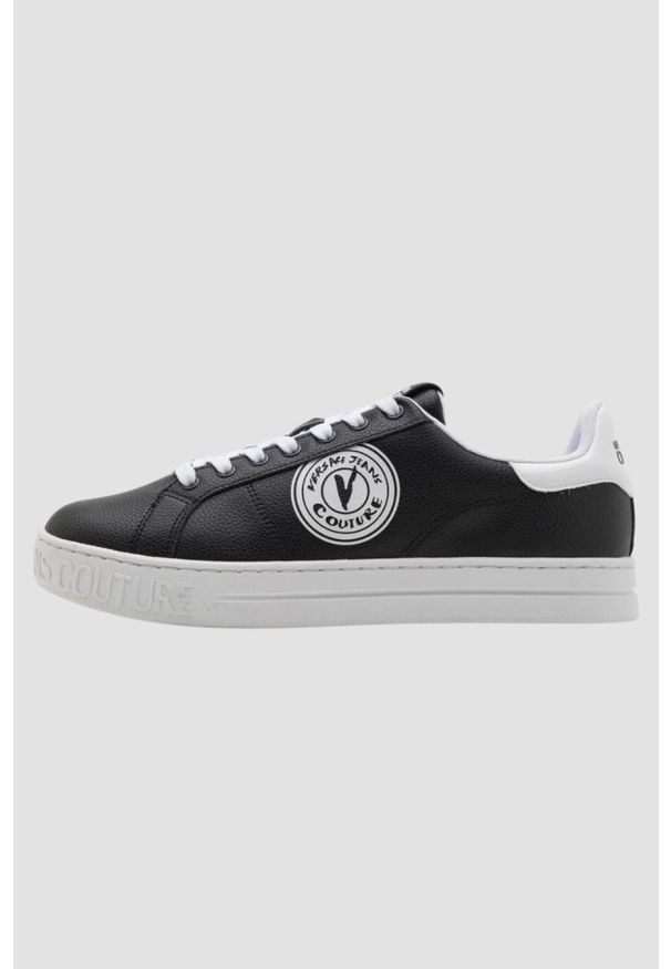 Versace Jeans Couture - VERSACE JEANS COUTURE Czarne sneakersy męskie Fondo Court 88 DIS. SK1, Rozmiar 43. Kolor: czarny
