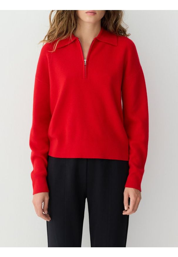 Reserved - Wełniany sweter z kołnierzykiem - czerwony. Kolor: czerwony. Materiał: wełna