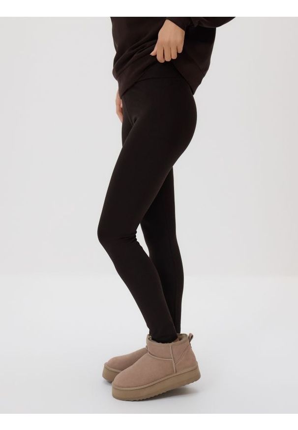 Reserved - Bawełniane legginsy - ciemnobrązowy. Kolor: brązowy. Materiał: bawełna