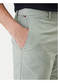 TOMMY HILFIGER - Tommy Hilfiger Szorty materiałowe Denton 9.5 MW0MW42351 Zielony Slim Fit. Kolor: zielony. Materiał: bawełna #4
