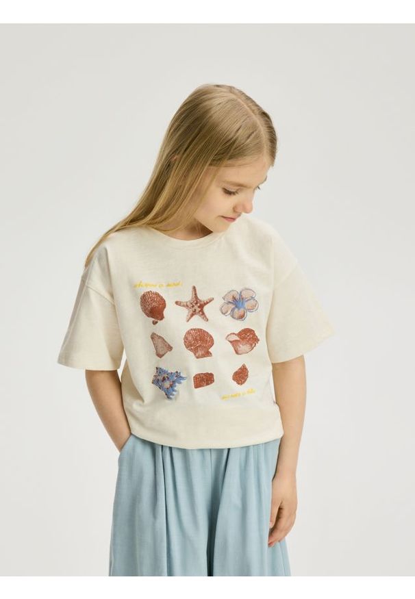 Reserved - T-shirt z nadrukiem - kremowy. Kolor: kremowy. Materiał: bawełna. Wzór: nadruk