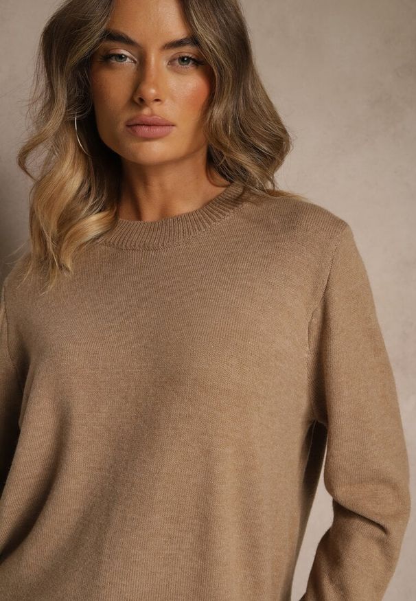 Renee - Ciemnobeżowy Klasyczny Sweter z Wełną i Bawełną Bez Zdobień Neandia. Kolor: beżowy. Materiał: wełna, bawełna. Wzór: aplikacja. Styl: klasyczny