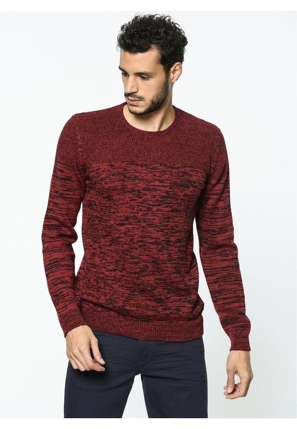 Wrangler - MĘSKI SWETER WRANGLER TWISTED CREW KNIT RHUBARB RED W85749QRO