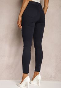 Renee - Granatowe Spodnie Skinny Winvienne. Stan: podwyższony. Kolor: niebieski. Długość: długie. Wzór: ażurowy
