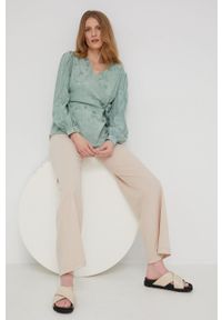 Answear Lab bluzka damska kolor turkusowy wzorzysta. Kolor: turkusowy. Materiał: tkanina, materiał. Długość rękawa: długi rękaw. Długość: długie. Styl: wakacyjny #5