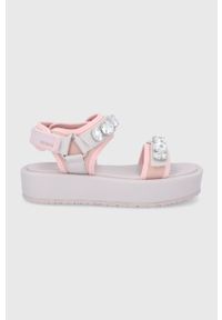 Guess sandały RICHARD damskie kolor różowy na platformie. Zapięcie: rzepy. Kolor: różowy. Materiał: skóra, guma. Obcas: na platformie
