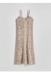 Reserved - Ażurowa sukienka maxi - beżowy. Kolor: beżowy. Materiał: dzianina, bawełna. Wzór: ażurowy. Długość: maxi