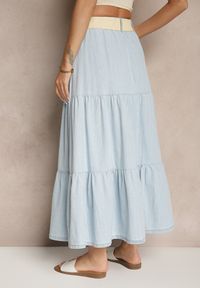Renee - Jasnoniebieska Jeansowa Spódnica z Bawełny o Rozkloszowanym Kroju z Paskiem i Guziczkami Nattenira. Okazja: na co dzień. Kolor: niebieski. Materiał: bawełna, jeans. Styl: casual, elegancki #5