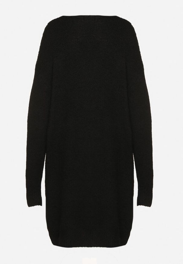 Born2be - Czarna Dzianinowa Sukienka z Domieszką Wełny o Pudełkowym Kroju Esmerea. Okazja: na co dzień. Typ kołnierza: dekolt w kształcie V. Kolekcja: plus size. Kolor: czarny. Materiał: wełna, dzianina. Długość rękawa: długi rękaw. Typ sukienki: dla puszystych. Styl: klasyczny, casual