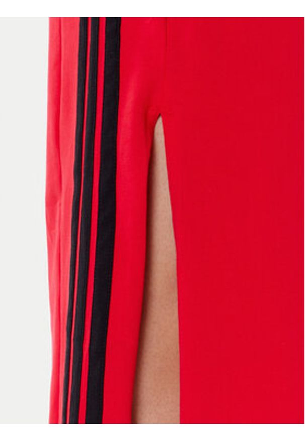 Adidas - adidas Sukienka codzienna Essentials 3-Stripes JE1206 Czerwony Regular Fit. Okazja: na co dzień. Kolor: czerwony. Materiał: bawełna. Typ sukienki: proste. Styl: casual