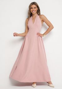 Born2be - Różowa Sukienka o Rozkloszowanym Kroju z Wiązanym Dekoltem Halter Senicea. Okazja: na spacer, na co dzień. Typ kołnierza: dekolt halter. Kolor: różowy. Typ sukienki: proste. Styl: casual