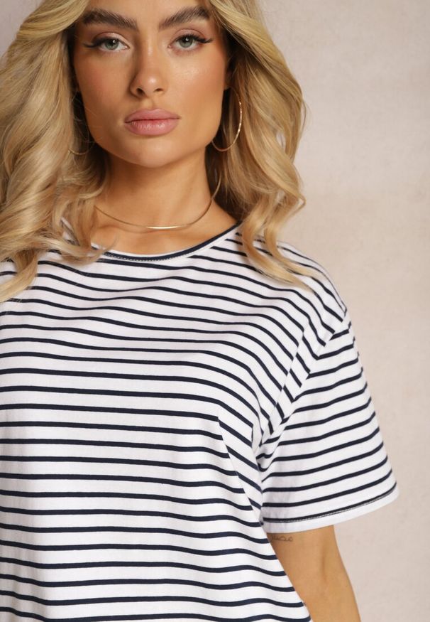 Renee - Biały T-shirt z Bawełny z Koronkową Wstawką w Paski Plastina. Okazja: na co dzień. Kolor: biały. Materiał: bawełna, koronka. Wzór: paski. Styl: klasyczny, casual