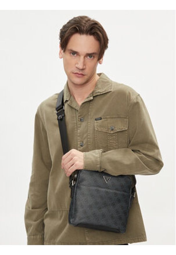 Guess Saszetka Torino HMTOLO P4258 Czarny. Kolor: czarny. Materiał: skóra