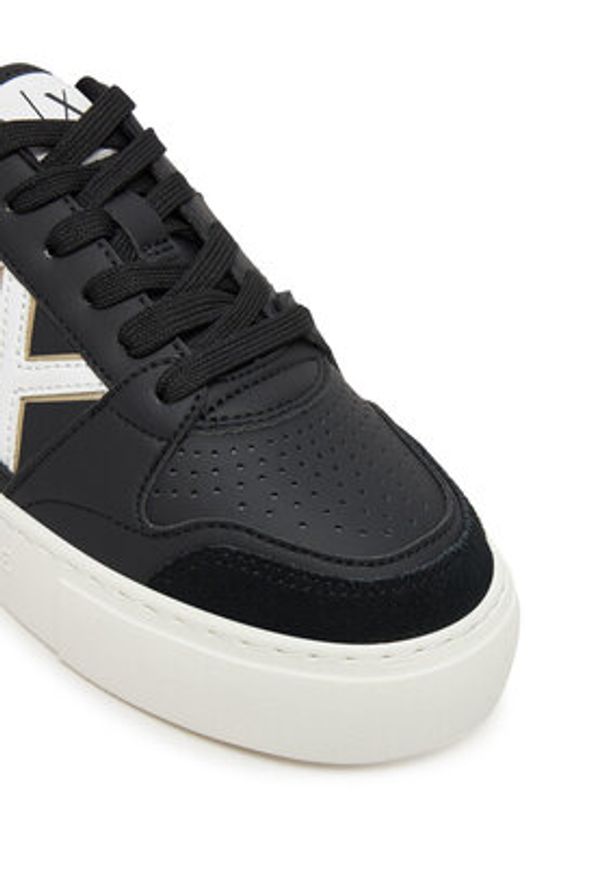 Armani Exchange Sneakersy XDX147 XV830 T780 Czarny. Kolor: czarny. Materiał: skóra