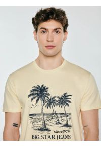 Big-Star - Koszulka męska z kontrastowym nadrukiem żółta Omer 200. Kolor: żółty. Materiał: bawełna, denim. Wzór: nadruk. Sezon: lato. Styl: klasyczny #2