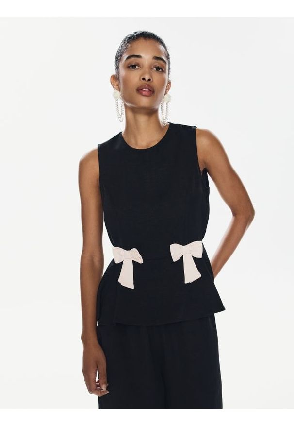 Reserved - Bluzka z kokardkami - czarny. Typ kołnierza: kokarda. Kolor: czarny. Materiał: wiskoza, tkanina