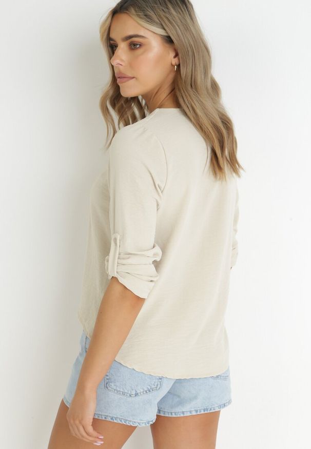 Born2be - Beżowa Bluzka z Podpinanymi Rękawami Ravynne. Kolor: beżowy. Długość rękawa: długi rękaw. Długość: długie. Wzór: gładki. Styl: klasyczny