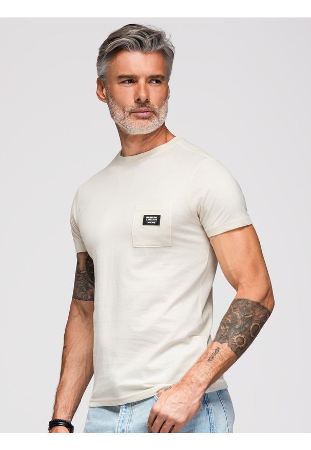 Ombre Clothing - Męski casualowy t-shirt z naszywką na kieszeni – kremowy V8 - Rozmiar: XL. Okazja: na co dzień. Kolor: kremowy. Materiał: jeans, materiał, guma, bawełna, jersey, dzianina. Wzór: aplikacja. Styl: casual