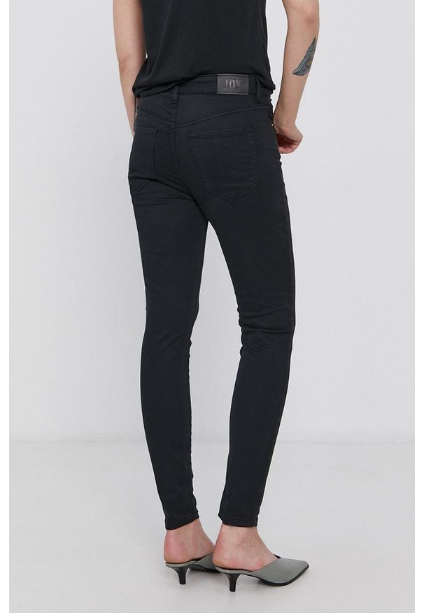 JDY - Jacqueline de Yong Spodnie damskie kolor czarny dopasowane medium waist. Kolor: czarny. Materiał: bawełna