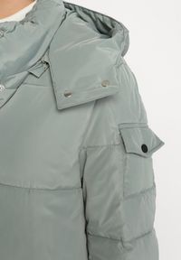 Born2be - Miętowa Długa Kurtka Płaszcz Pikowana z Kapturem Bellique. Typ kołnierza: kaptur. Kolor: miętowy. Długość: długie. Wzór: aplikacja #4