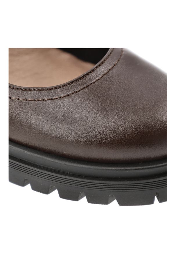 Brązowe Półbuty Armodo Eleganckie Obuwie Damskie Na Obcasie. Okazja: na spacer, na co dzień. Kolor: brązowy. Materiał: skóra. Sezon: wiosna, jesień. Obcas: na obcasie. Styl: elegancki. Wysokość obcasa: średni